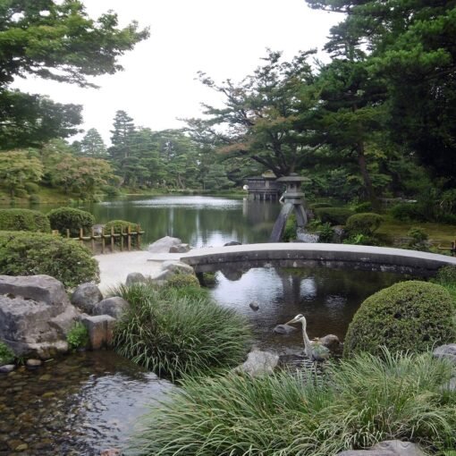 Exemple de jardin public au Japon : Kenroku-en à Kanazawa