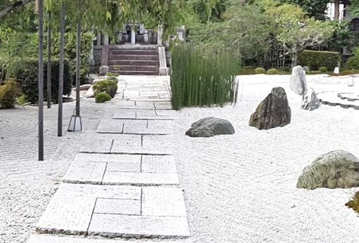 Panoramique du jardin sec d'Enkou-ji