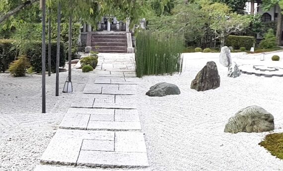 Panoramique du jardin sec d'Enkou-ji