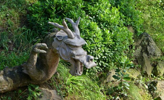 Dragon Estampe Hokusai au jardin animalier de Mialet