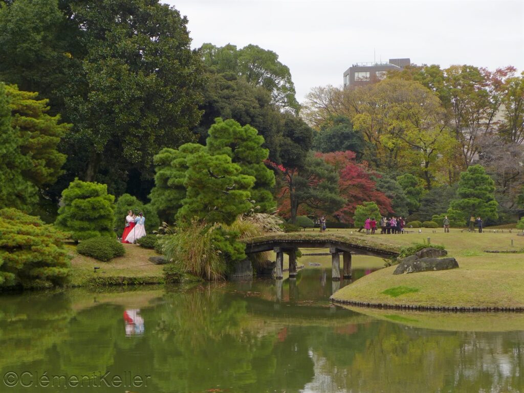 Pont Togetsu-kyo au jardin japonais Rikugi-en à Tokyo