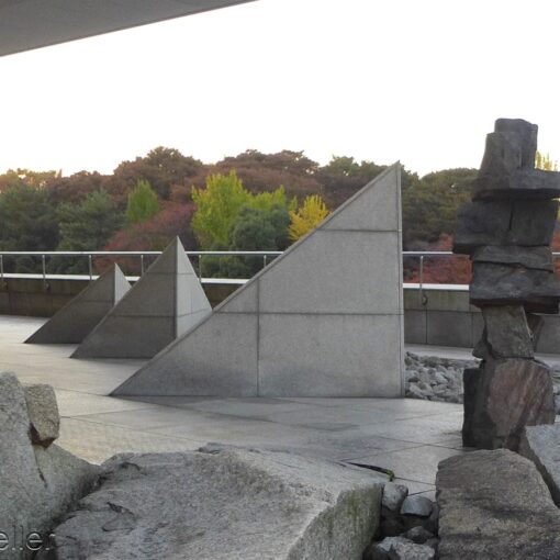 Ambassade Canada Embassy Tokyo Jardin Shunmyo Masuno Pyramides