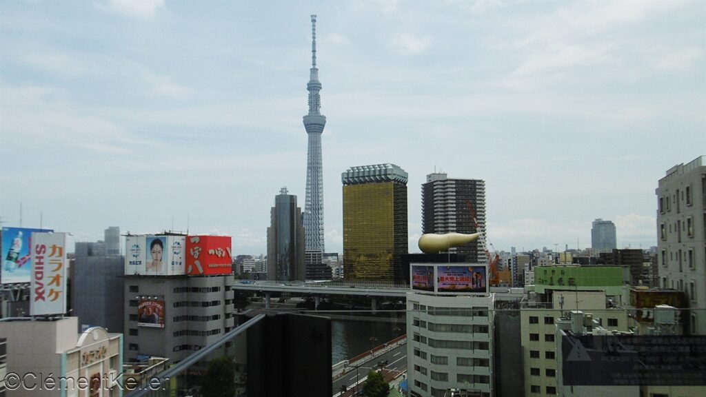 Tōkyō Skytree vu du bureau de tourisme d'Asakusa