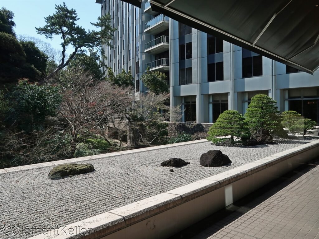 Vue vers le jardin japonais du Sheraton Miyako Hotel de Tokyo